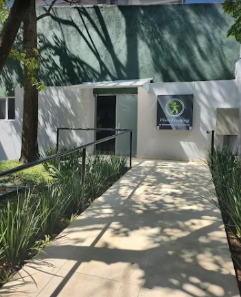Entrada da unidade Fisio Training Campo Belo