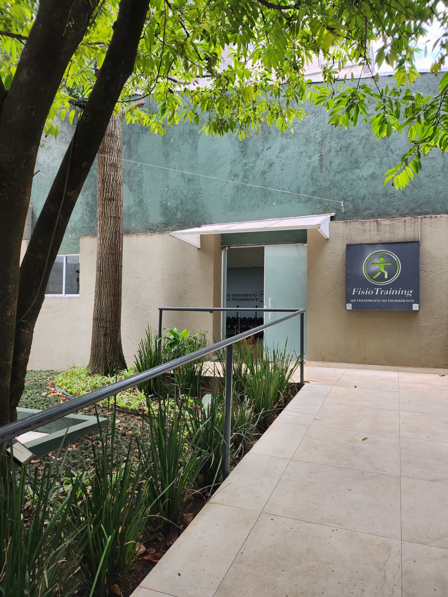 Entrada da unidade Fisio Training Campo Belo